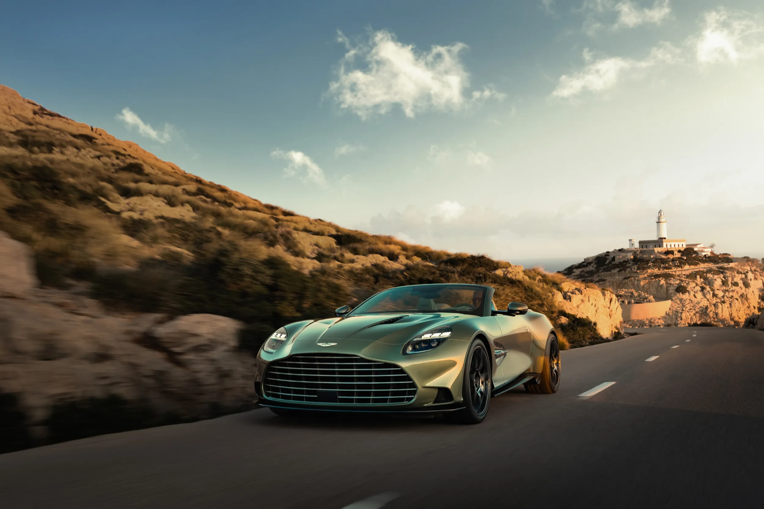 auto.pub Aston Martin Vanquish Volante 27.03.25