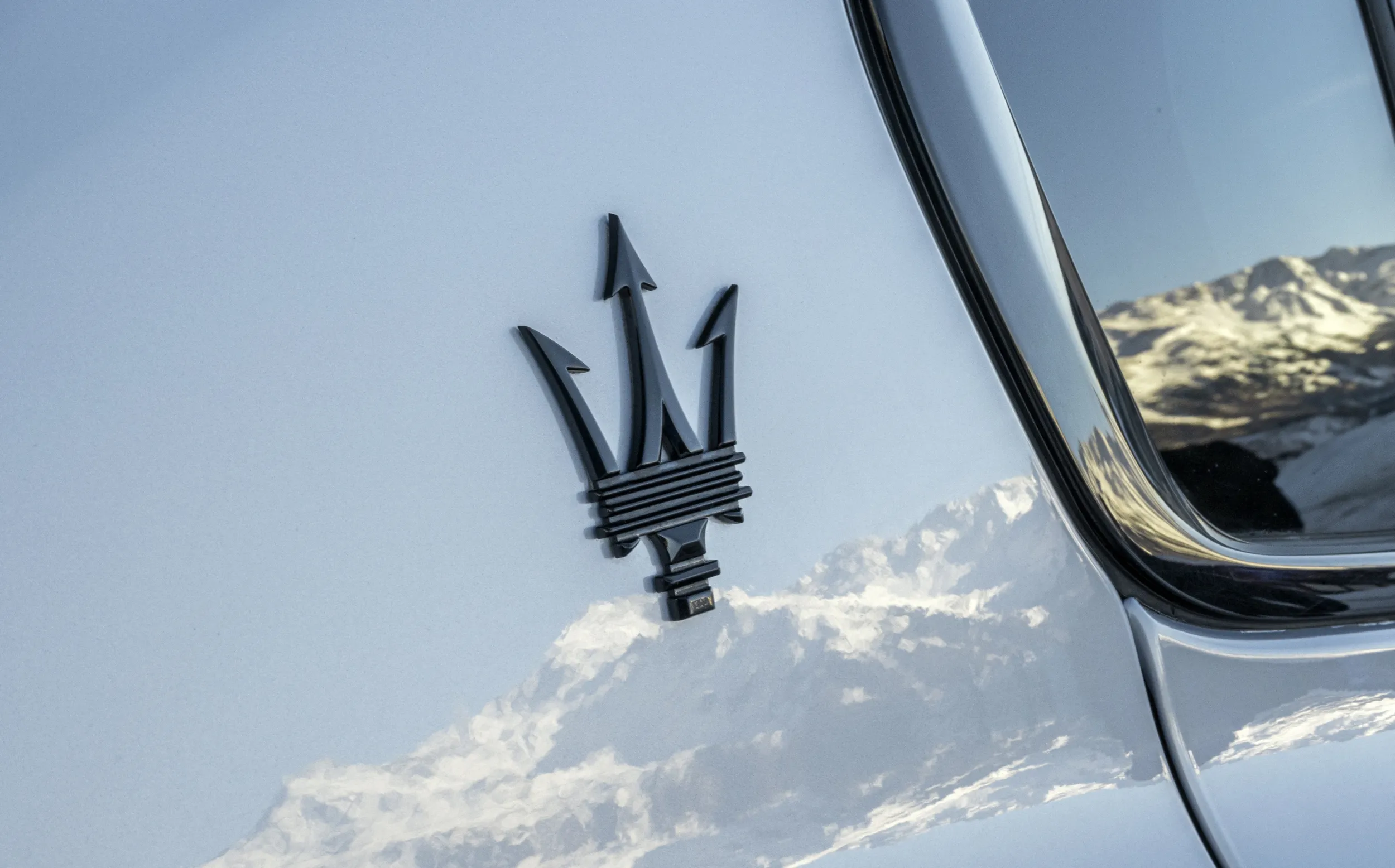 auto.pub Maserati logo 21.04.25
