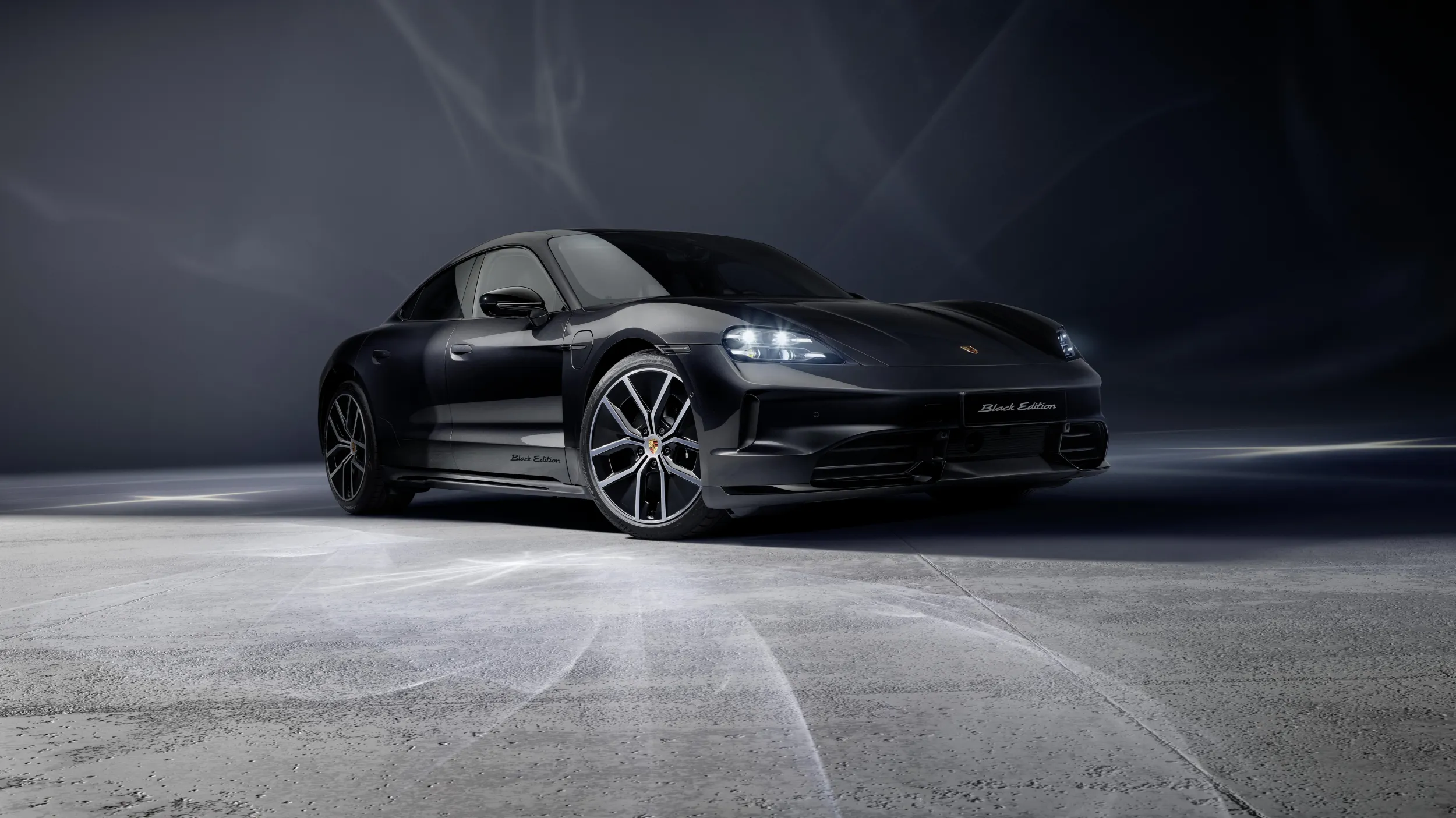 auto.pub Porsche Taycan Black Edition, Porsche Cayenne Black Edition 10.07.25