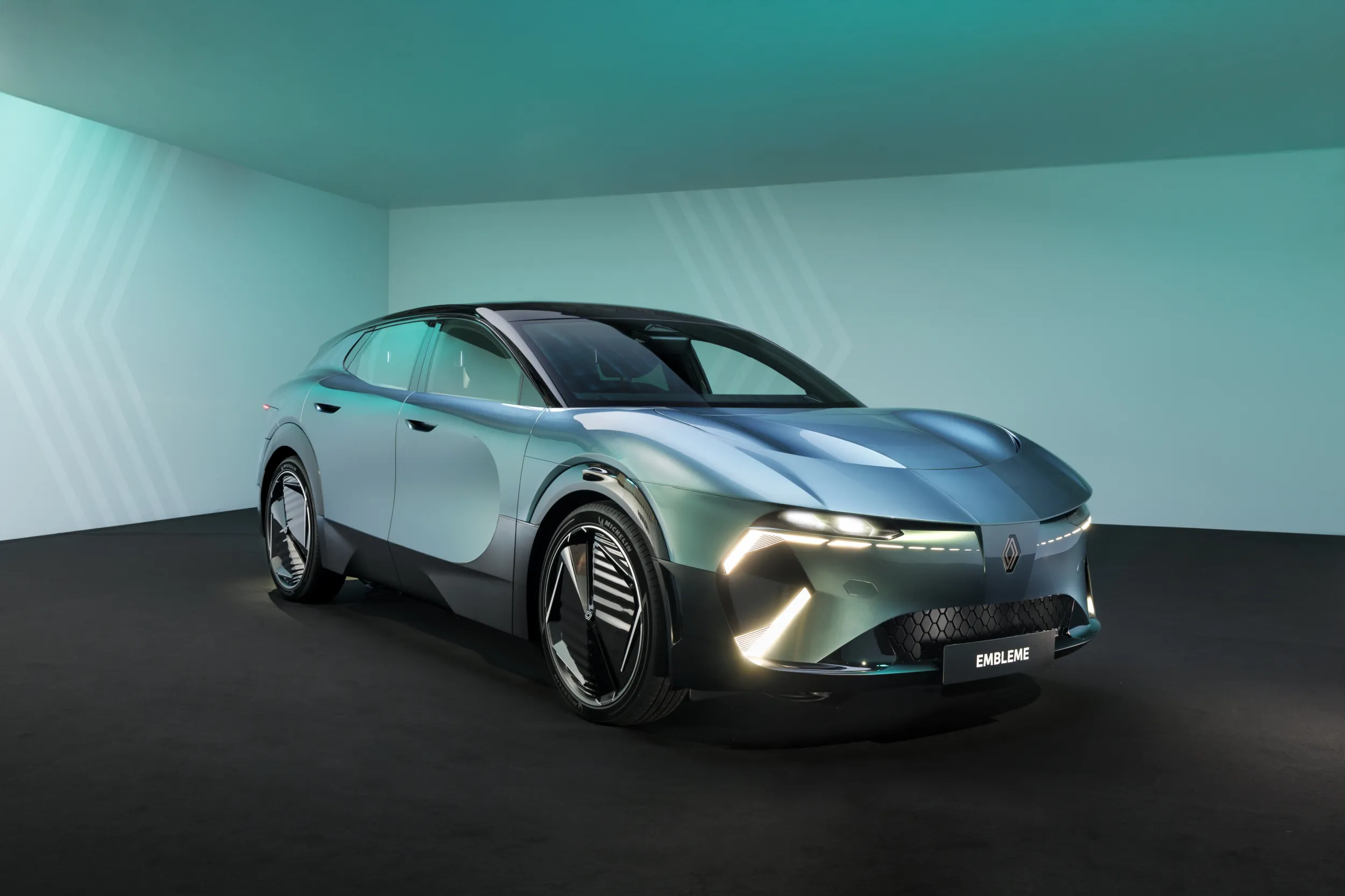 auto.pub Renault Embleme 17.04.25