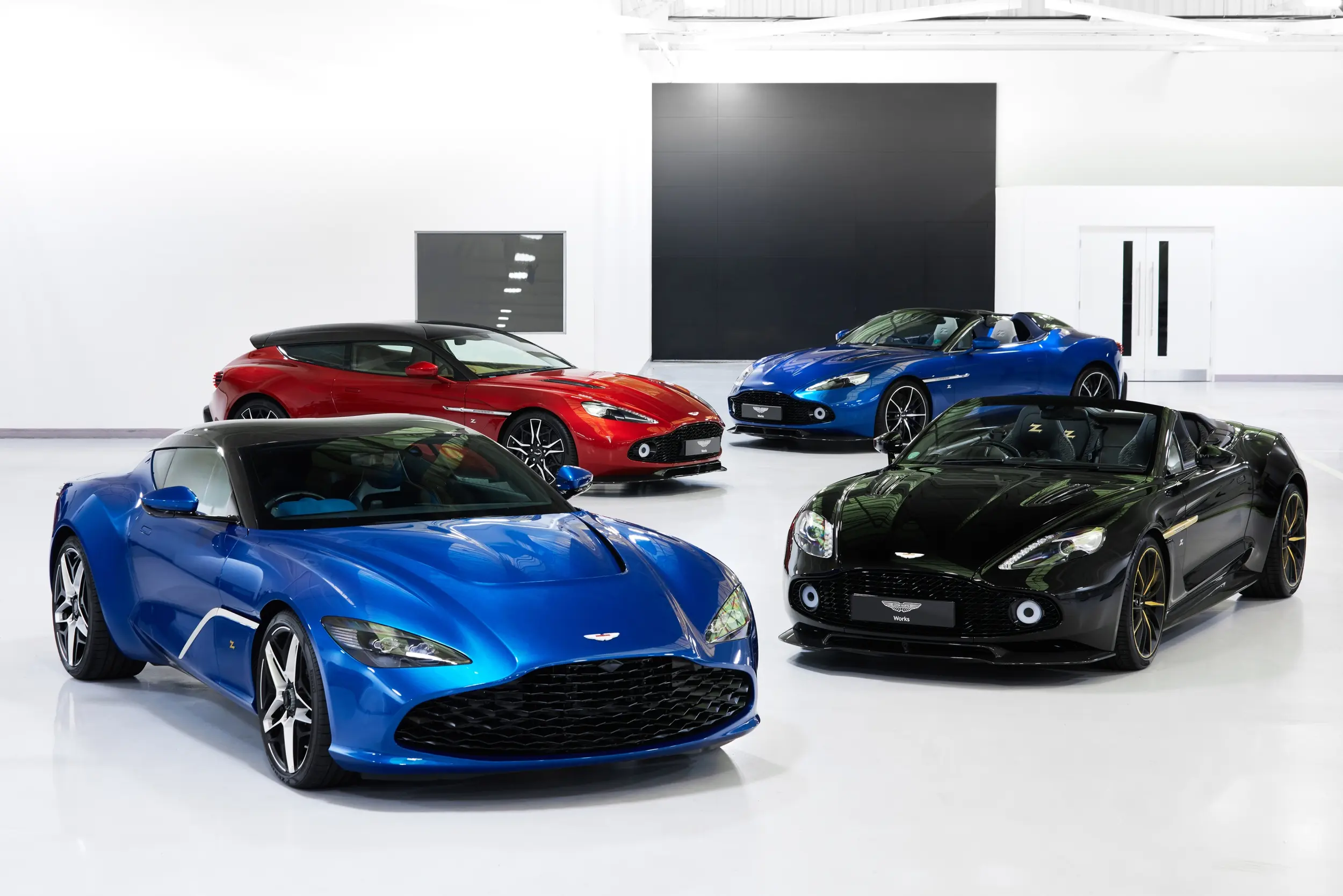 Aston Martin müüb koos neli haruldast mudelit