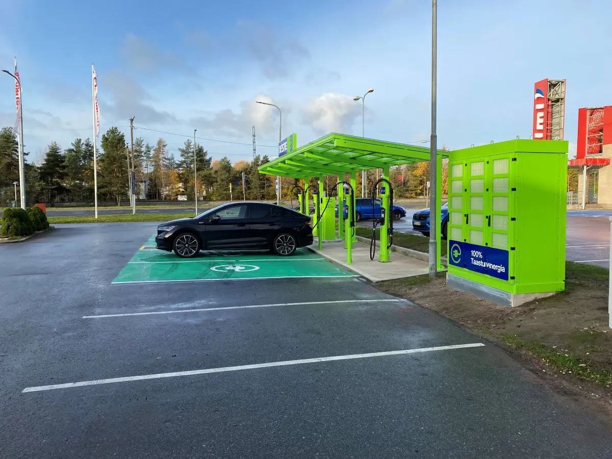 Neste muudab elektriauto laadimist oma jaamades mugavamaks