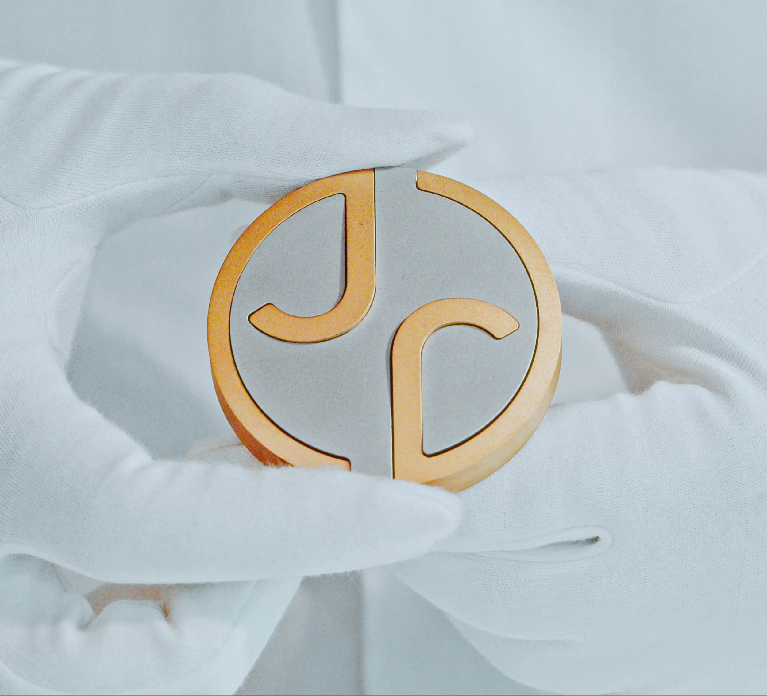 Jaguar astub uude ajastusse uue identiteedi ja julgete ideedega