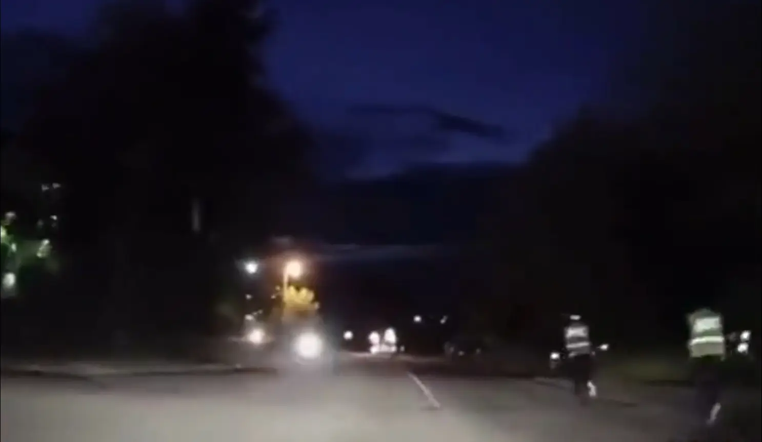 Mis toimub siis, kui politseinikud jooksevad ja politseiauto sõidab?