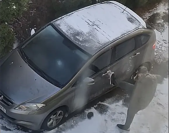 Uued nõksud auto ukse avamiseks külma ilmaga
