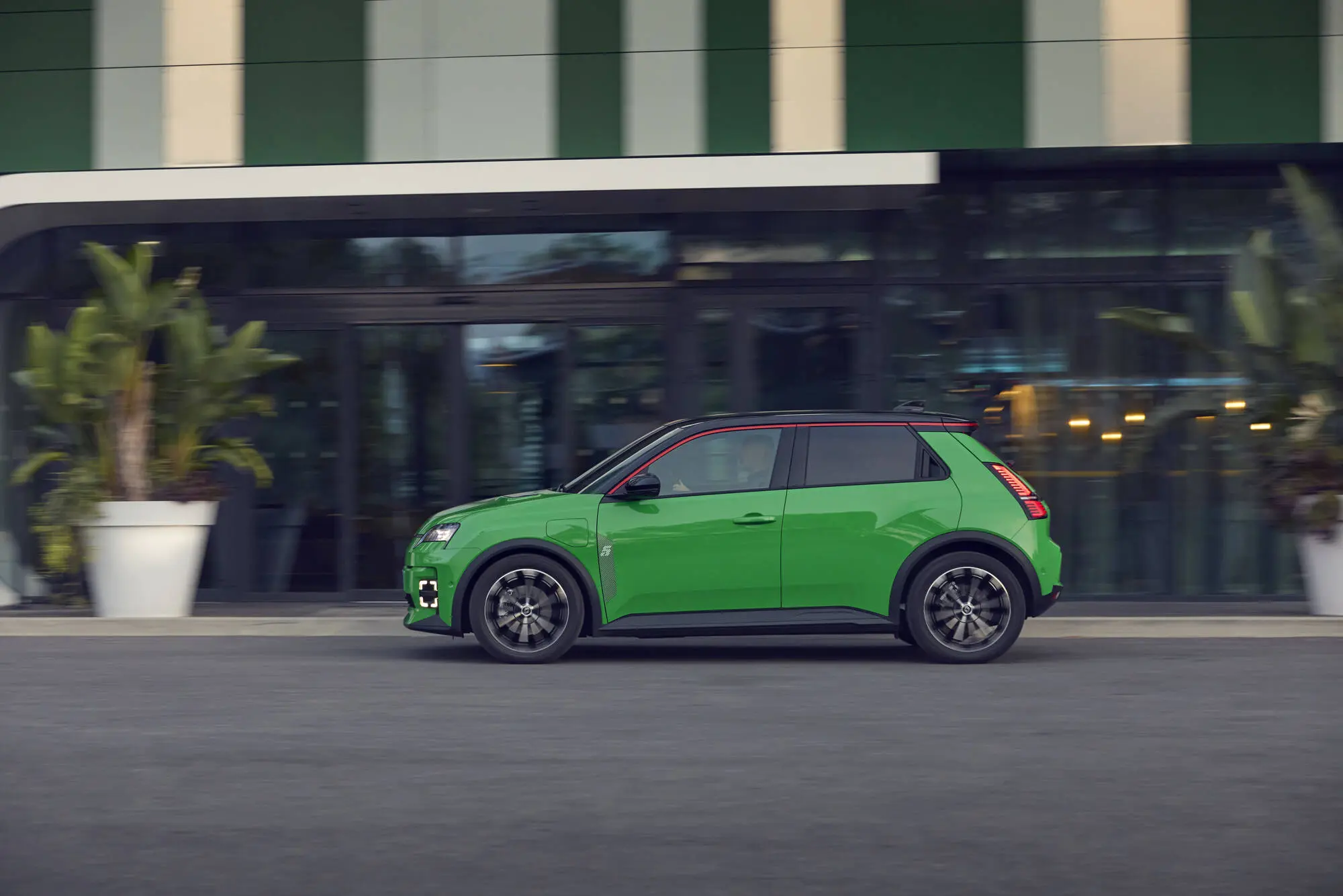 Renault 5 E-Tech Electric jõudis müügile