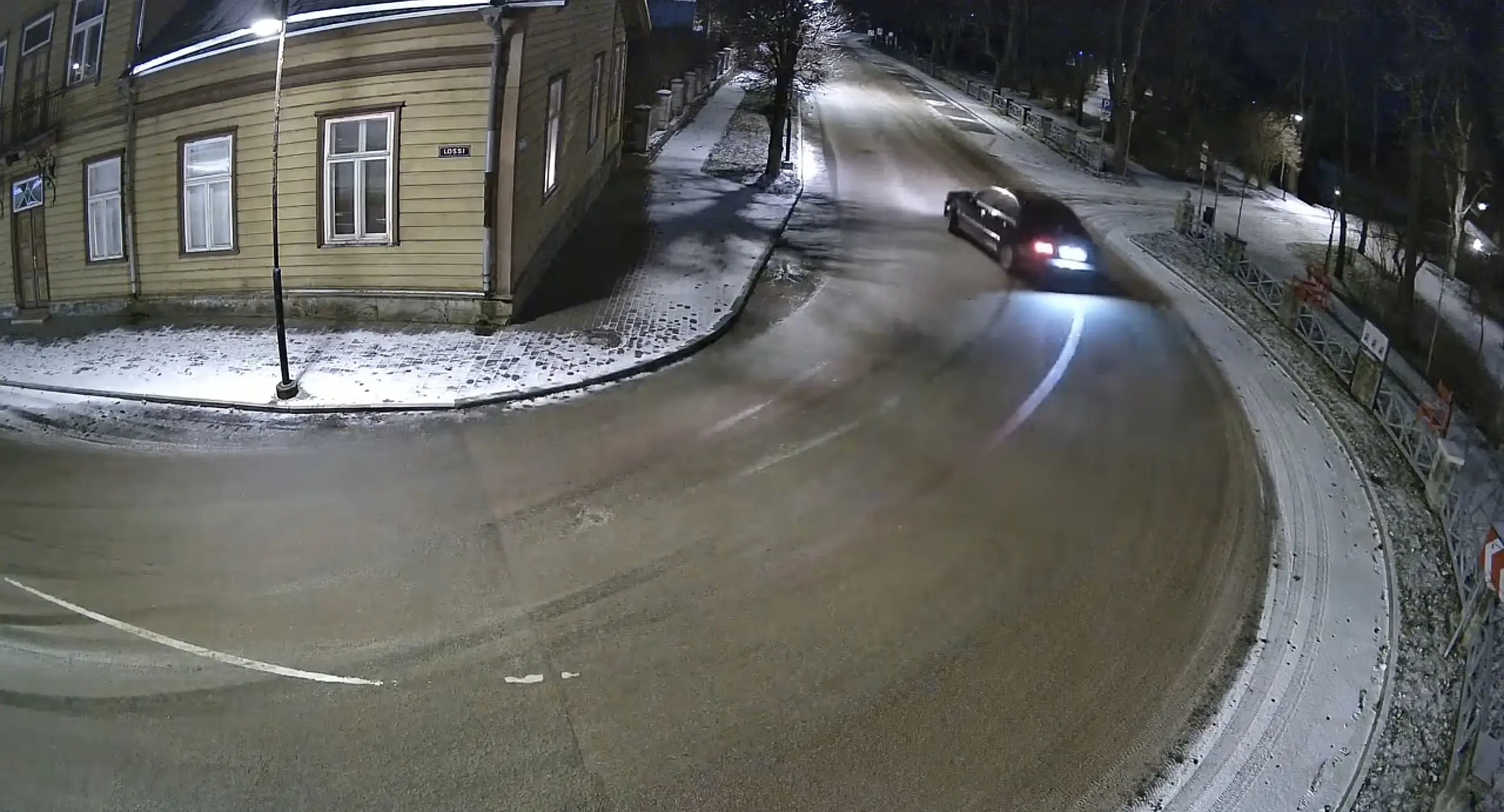 Libedatel Kuressaare tänavatel käib öösiti kibe driftimine