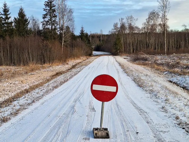 Pärnumaal on vesi muutnud kaks maanteed läbitamatuks