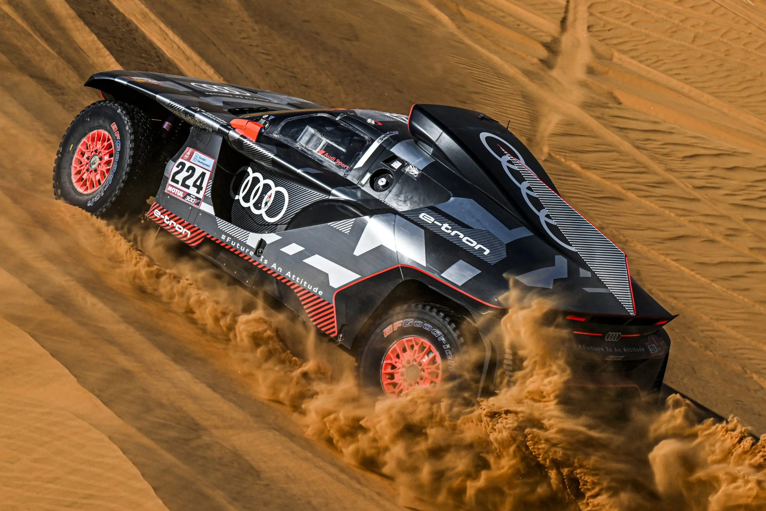 Tšehhis leiti isetekkelisest prügilast hüljatud Audi RS Q e-tron