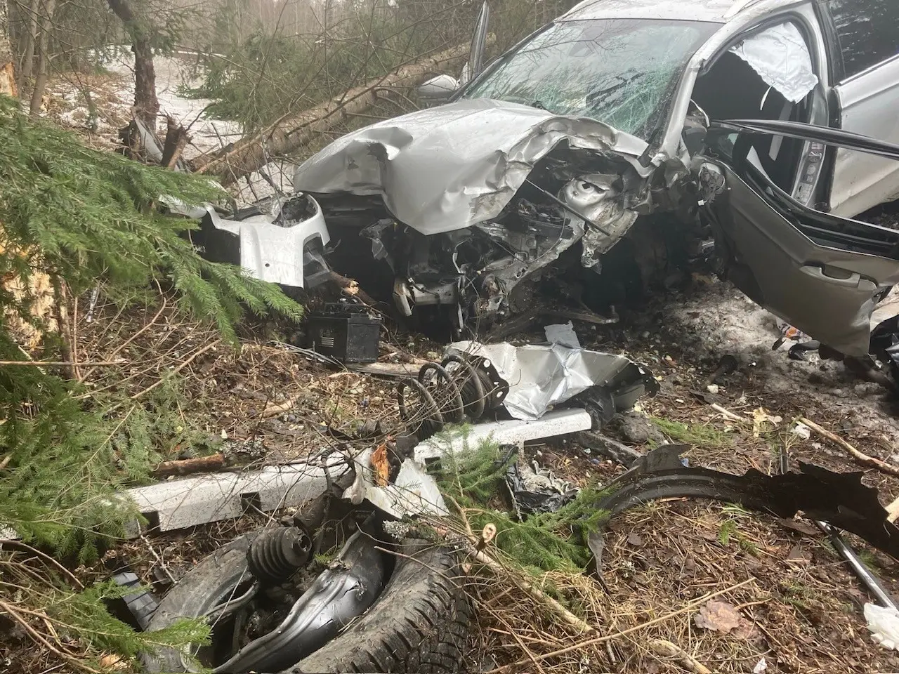Türi vallas sõitis auto teelt välja. Juht sai kohapeal surma