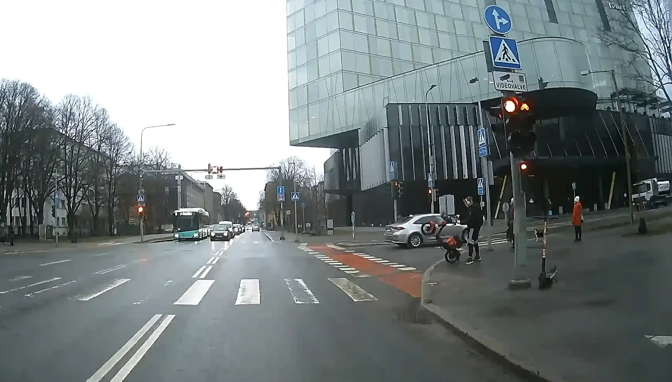 Pisimopeedid – mõnuga, aga mõistusega. Vaata videot, mis juhtub, kui viimast pole