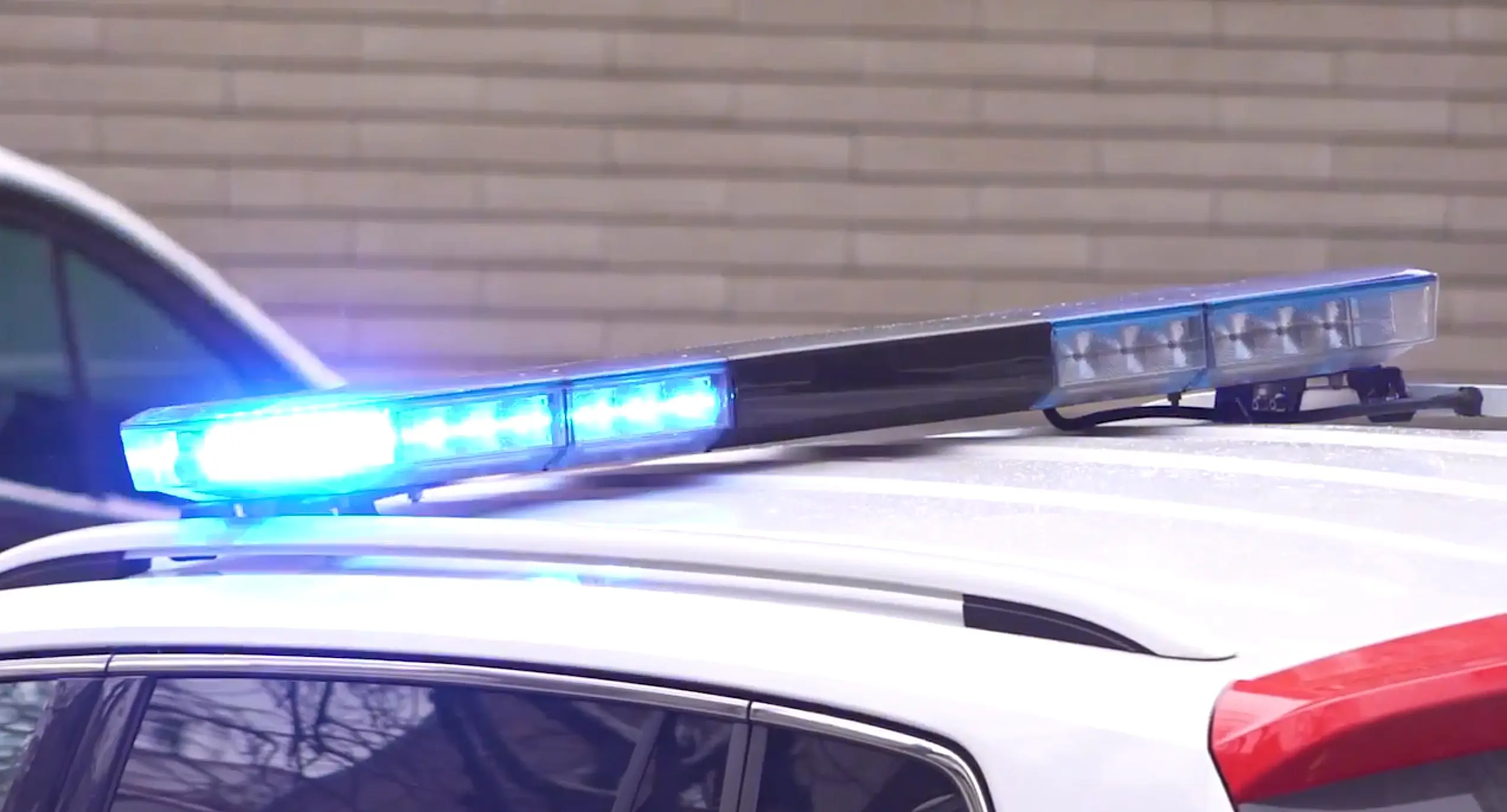 Valgas hukkus tagurdava auto alla jäänud 80-aastane jalakäija
