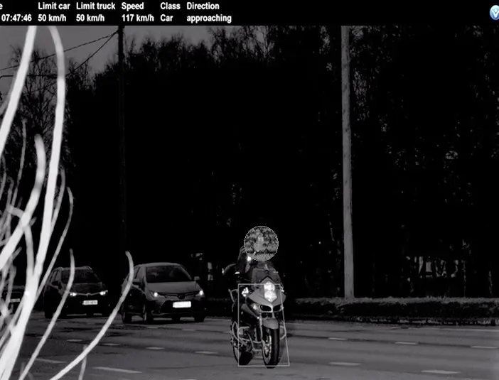 Politsei paneb kiiruskaamerad mõõtma ka eemalduva sõiduki kiirust. Aitäh, mootorratturid!