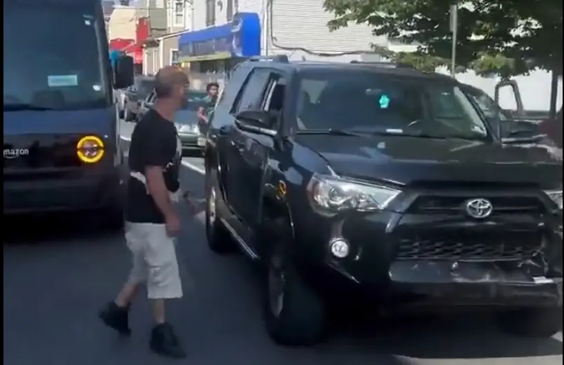 Sel ajal kui sina kakled teise juhiga, ärandatakse sinu auto