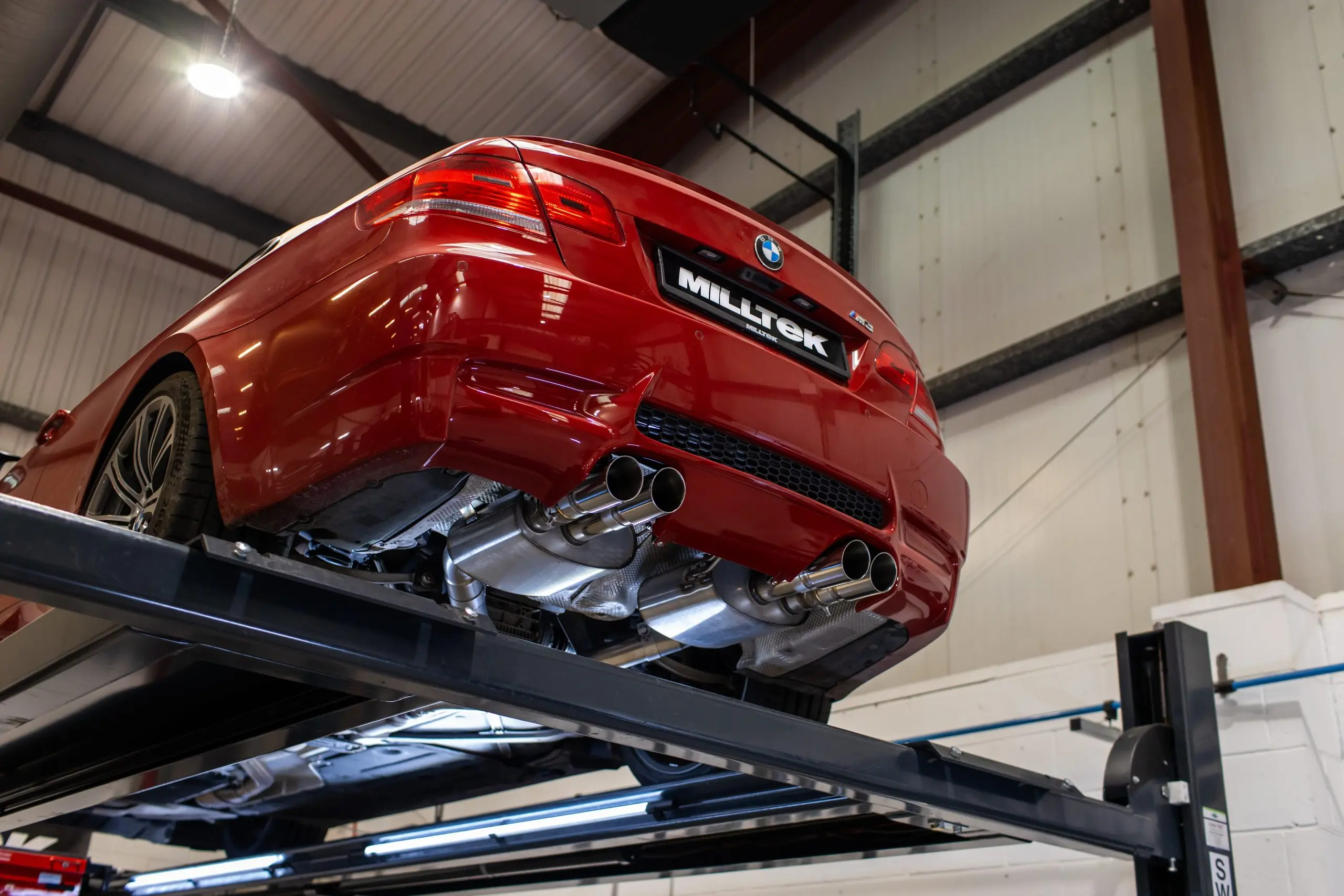 Kõik BMW M3 omanikud, kes soovivad politseile rohkem silma jääda, siin on teie võimalus!