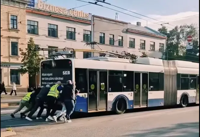 Riias lükati trolli käima