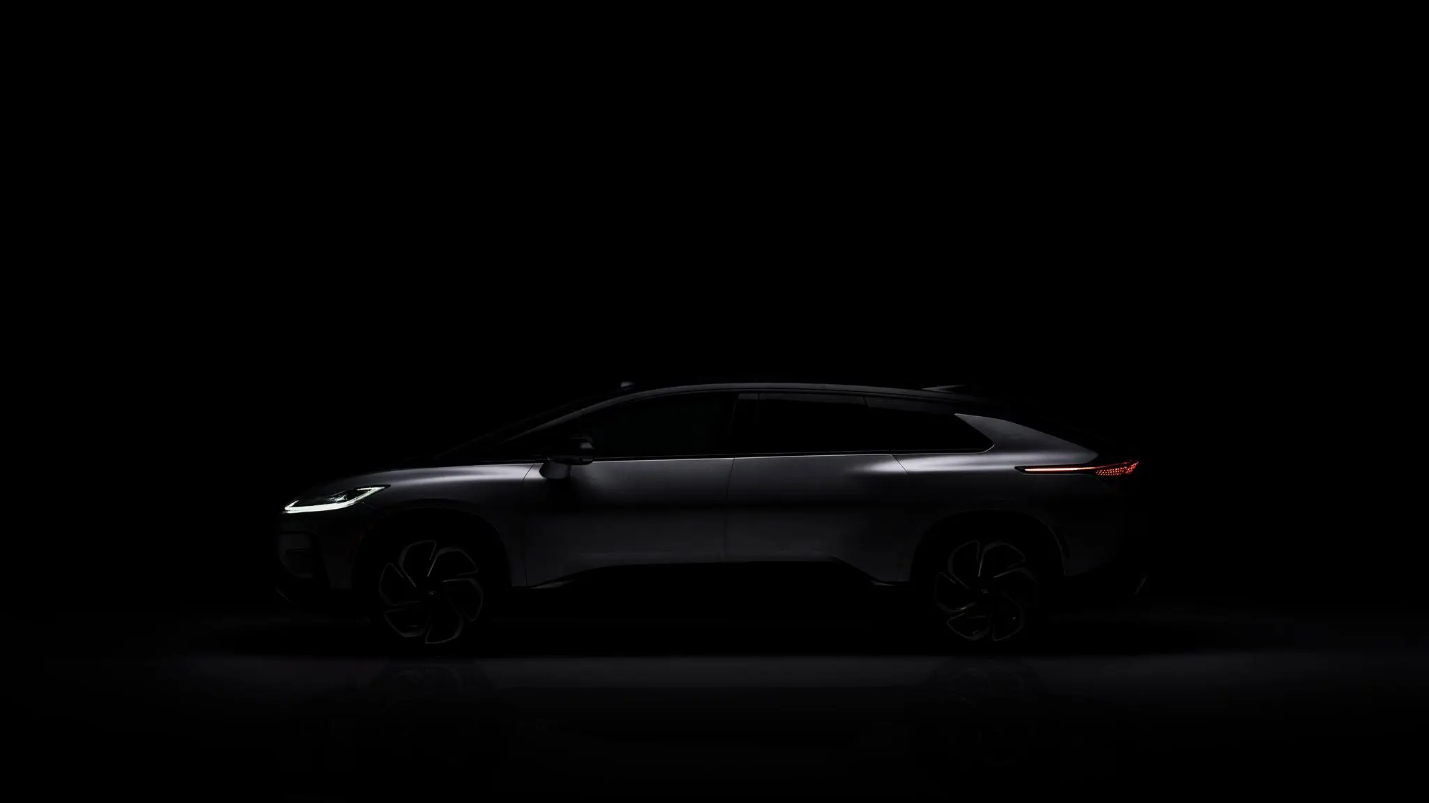 Plahvatus Faraday Future’i peakorteris: elektriauto süttis, kuid väidetavalt polnud süüdlaseks aku