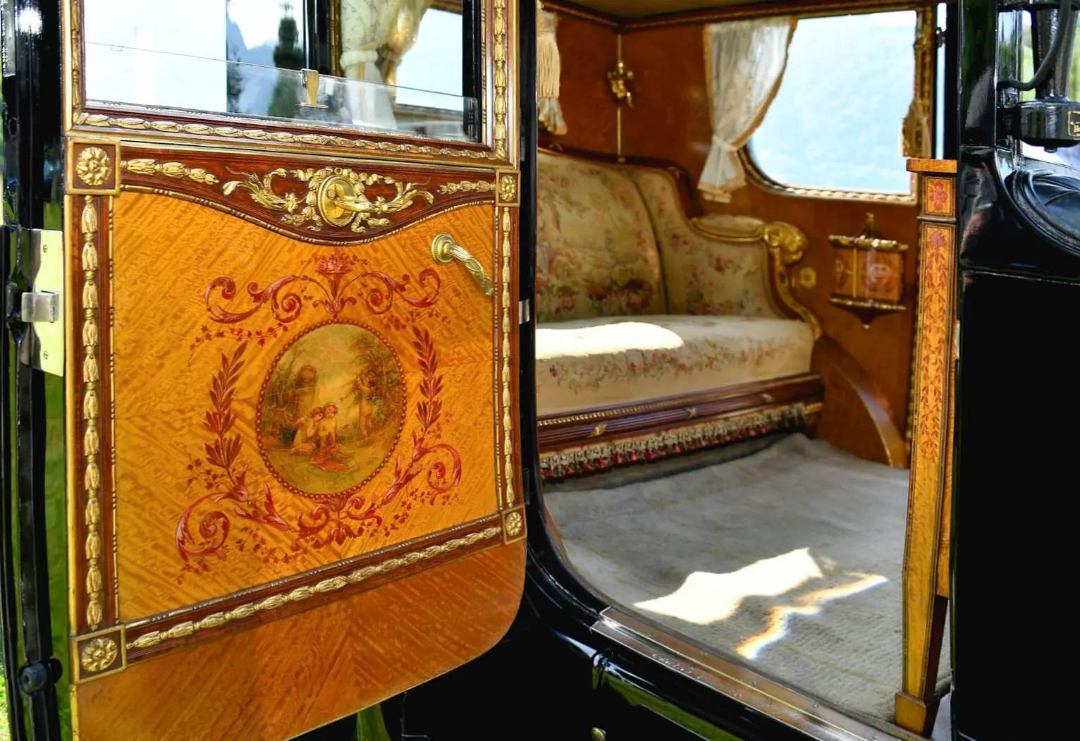 Rolls-Royce Phantom 100: sada aastat isikupärastatud hiilgust