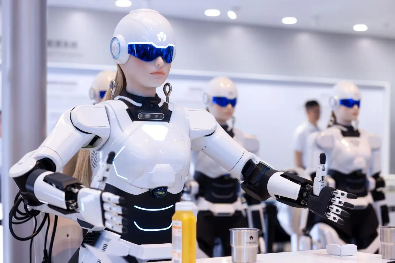 AiMOGA robot seab uue standardi inim- ja masinsuhtele