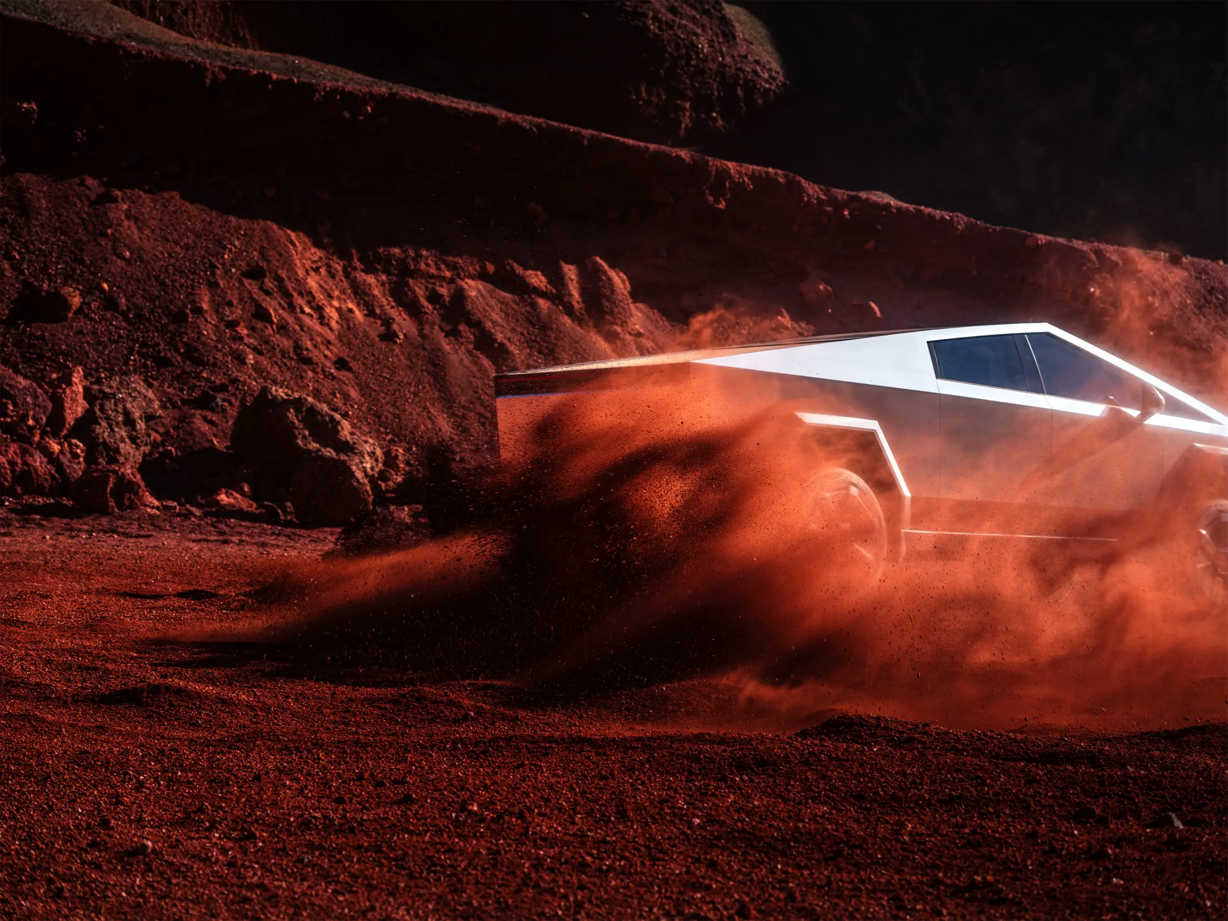 Kaos Tesla ridades: Cybertrucki ja Model Y juhid lahkusid samal päeval
