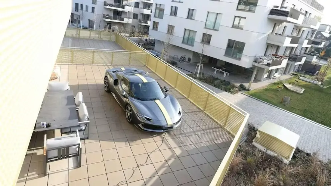 Ferrari hoidmine rõdul on keelatud!