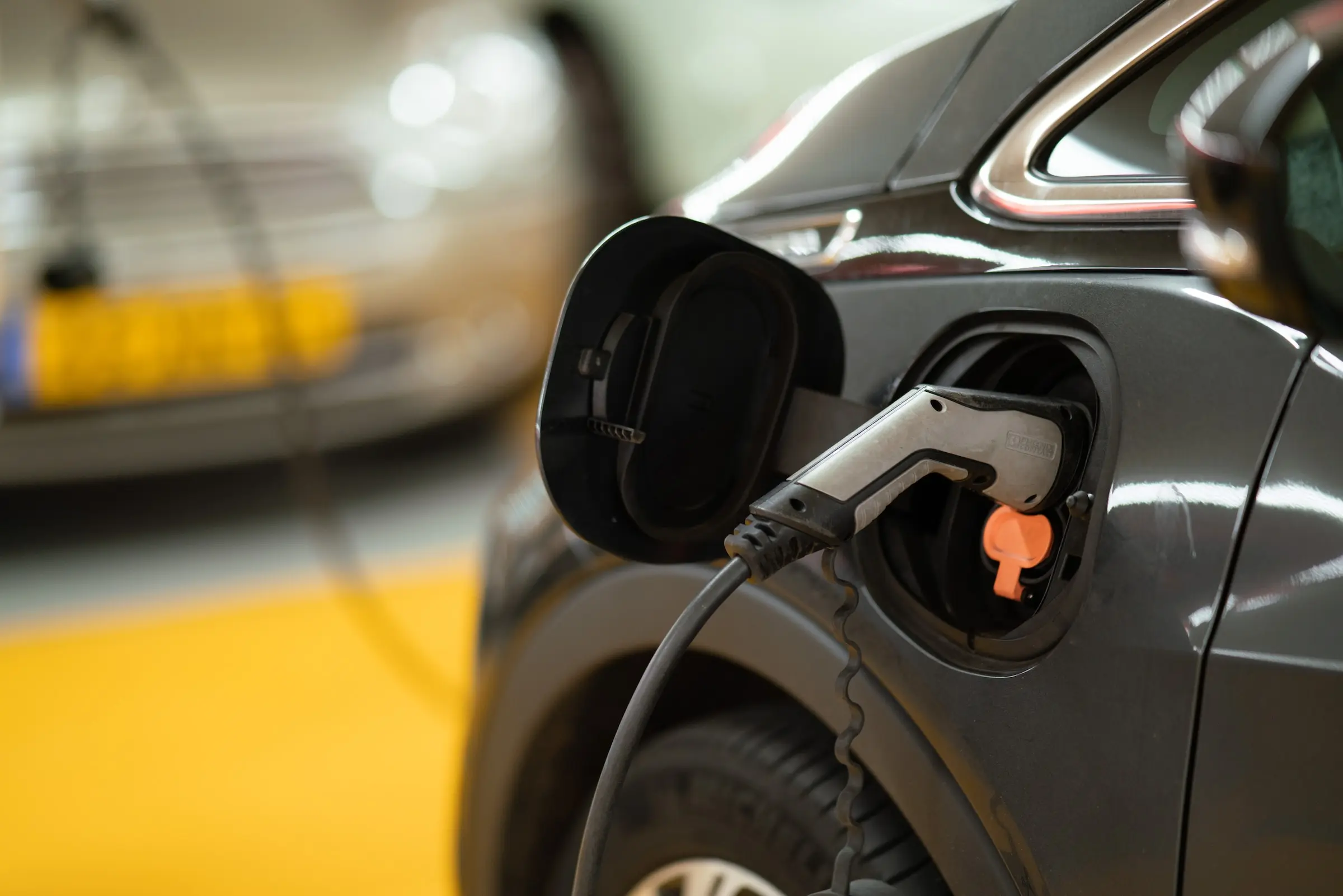 Elektriautode mulli lõhkemine tõi autotööstusele kümneid miljardeid kahjumit