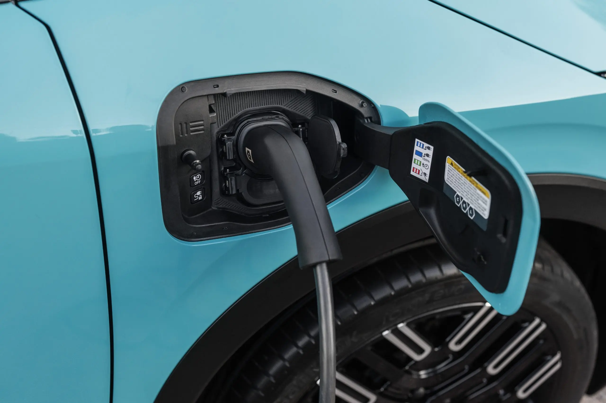 Elektriautode surmaotsus lükkub edasi. Akud peavad vastu kauem kui kere nende ümber