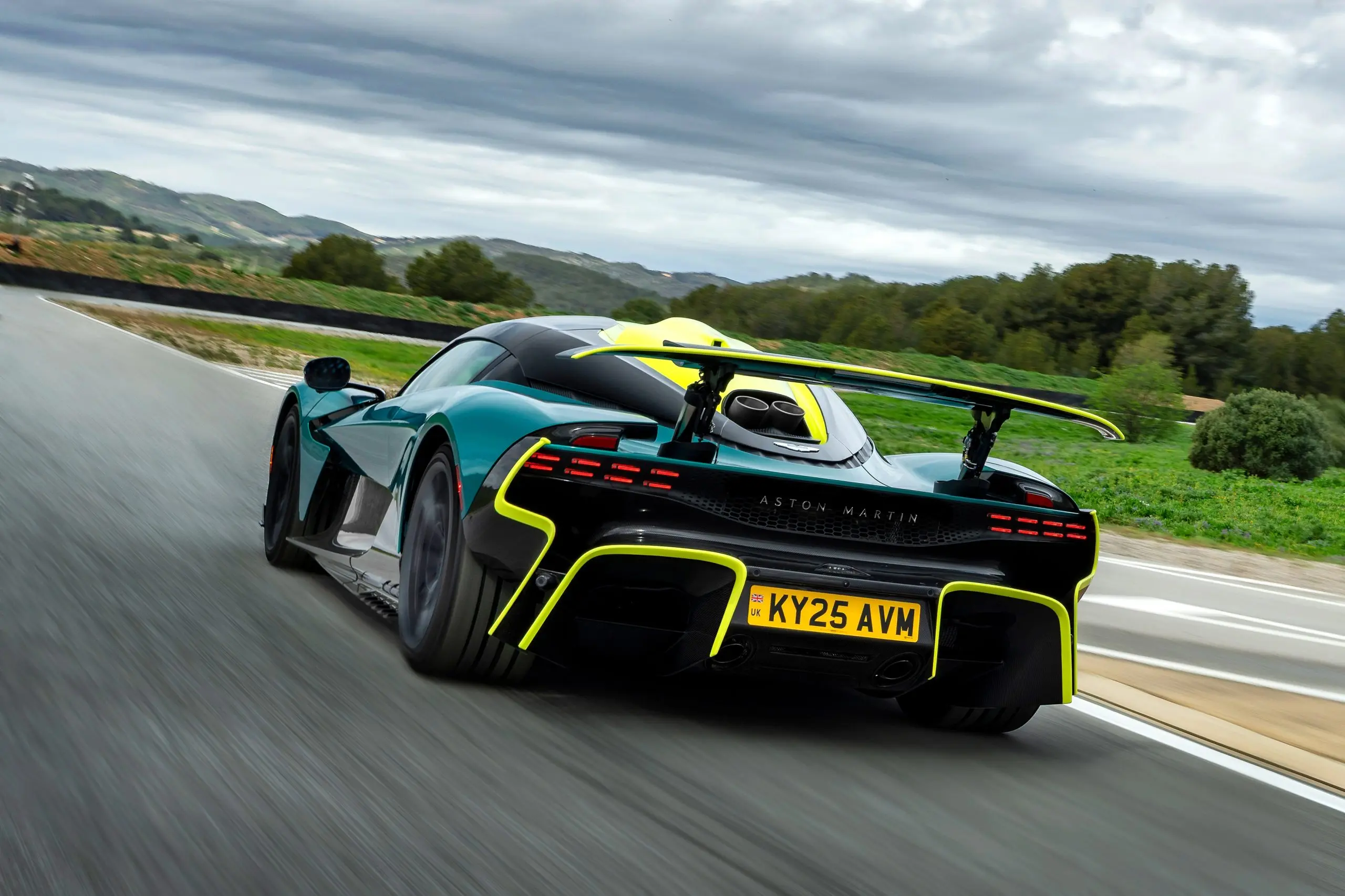 Aston Martin ohverdab Trumpi tariifide tõttu viiendiku oma tööjõust