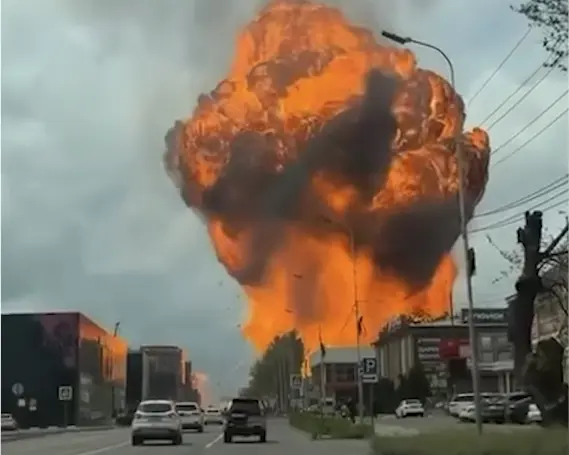 Vaata, kuidas plahvatab tankla