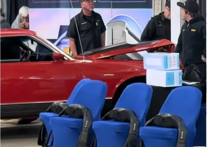 Rariteetne Ford Mustang Mach 1 sõitis oksjonil vastu posti