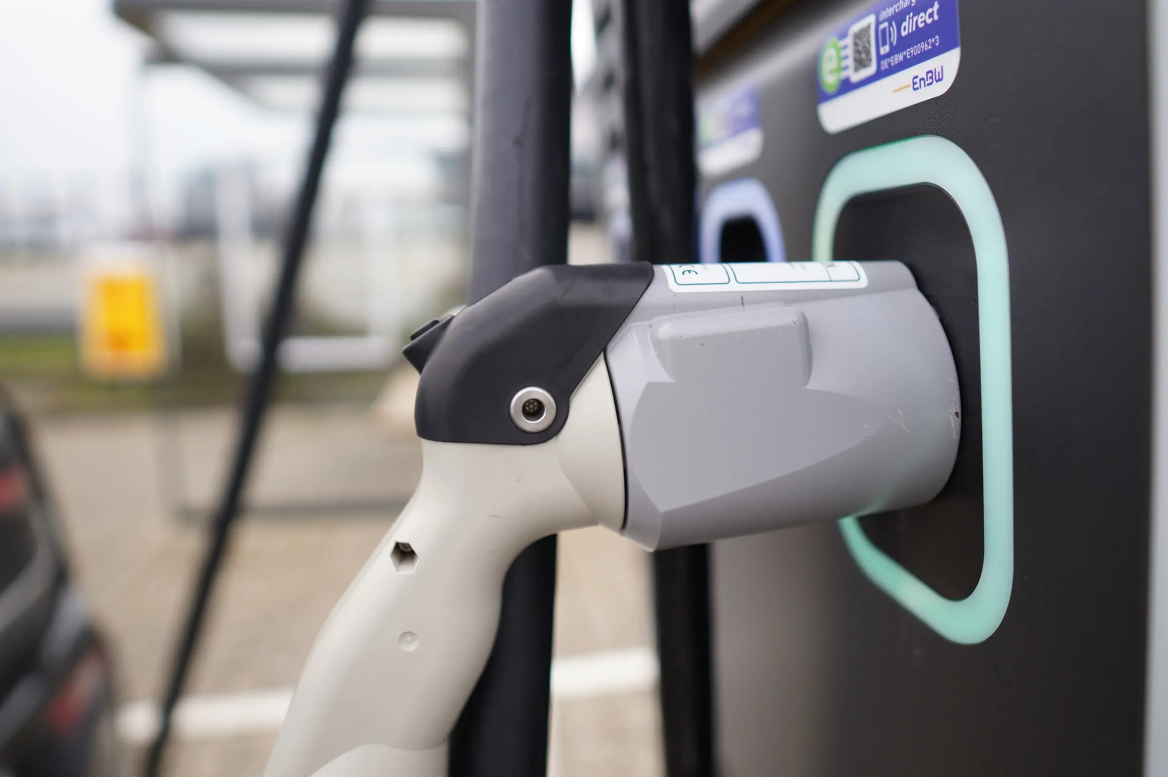 Elektriauto sobib rahvale küll, aga volinikule teeb 20 minutit laadimist liiga?