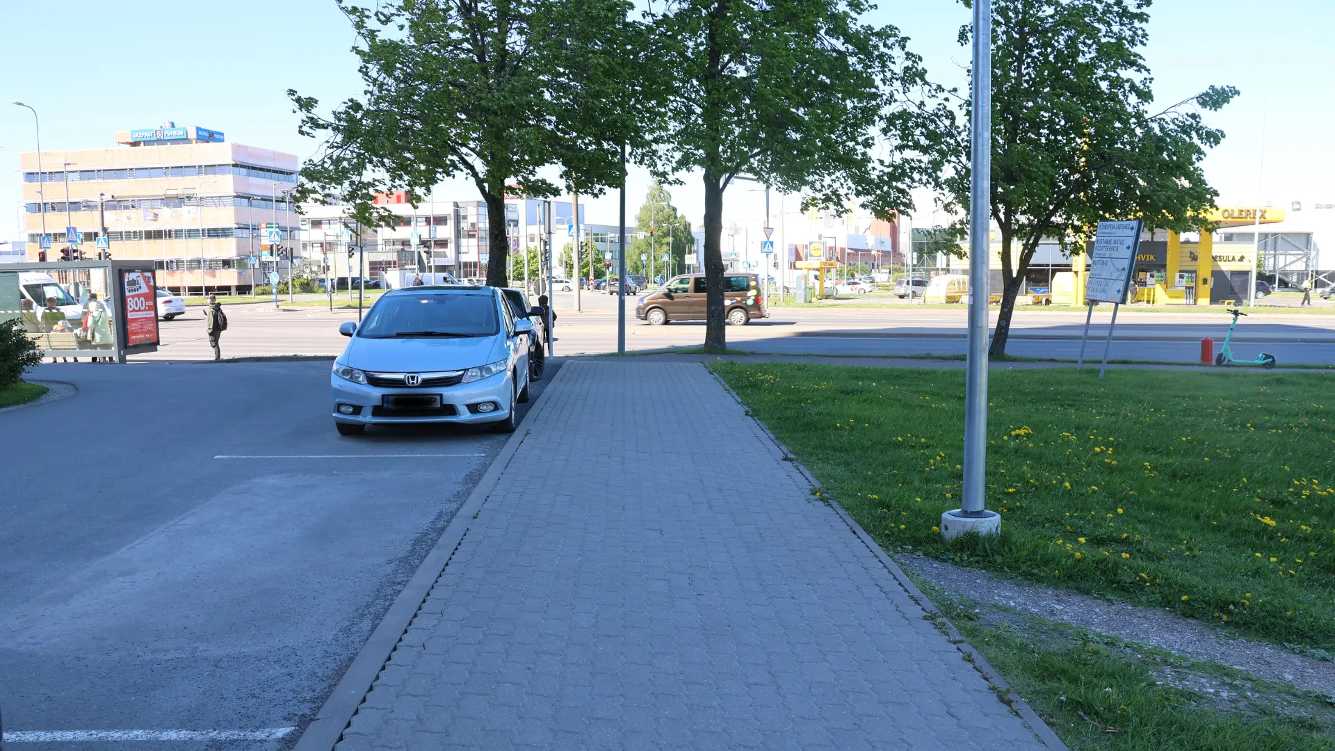 Politsei otsib Tammsaare teel lapsele otsa sõitnud tõukeratturit