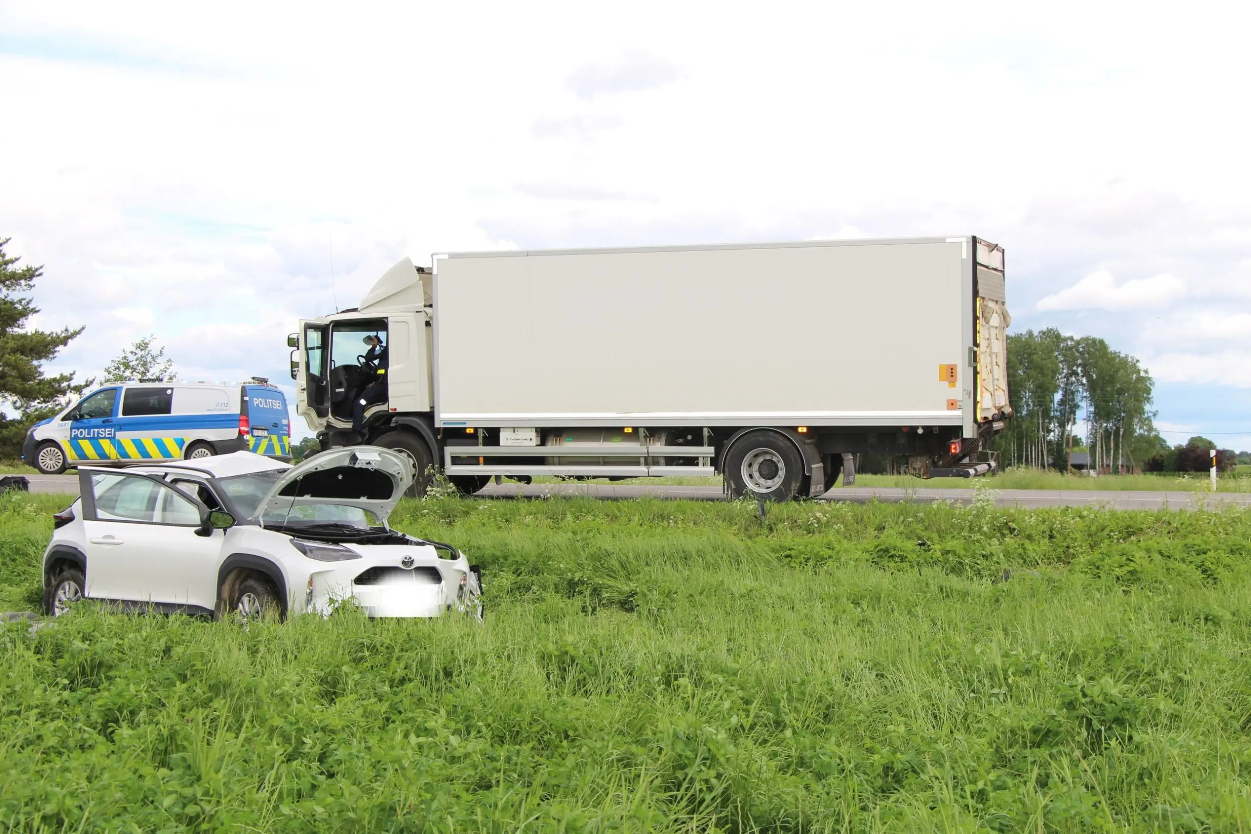 Raplamaal Kehtna vallas hukkus veoauto ja sõiduauto kokkupõrkes kaks inimest