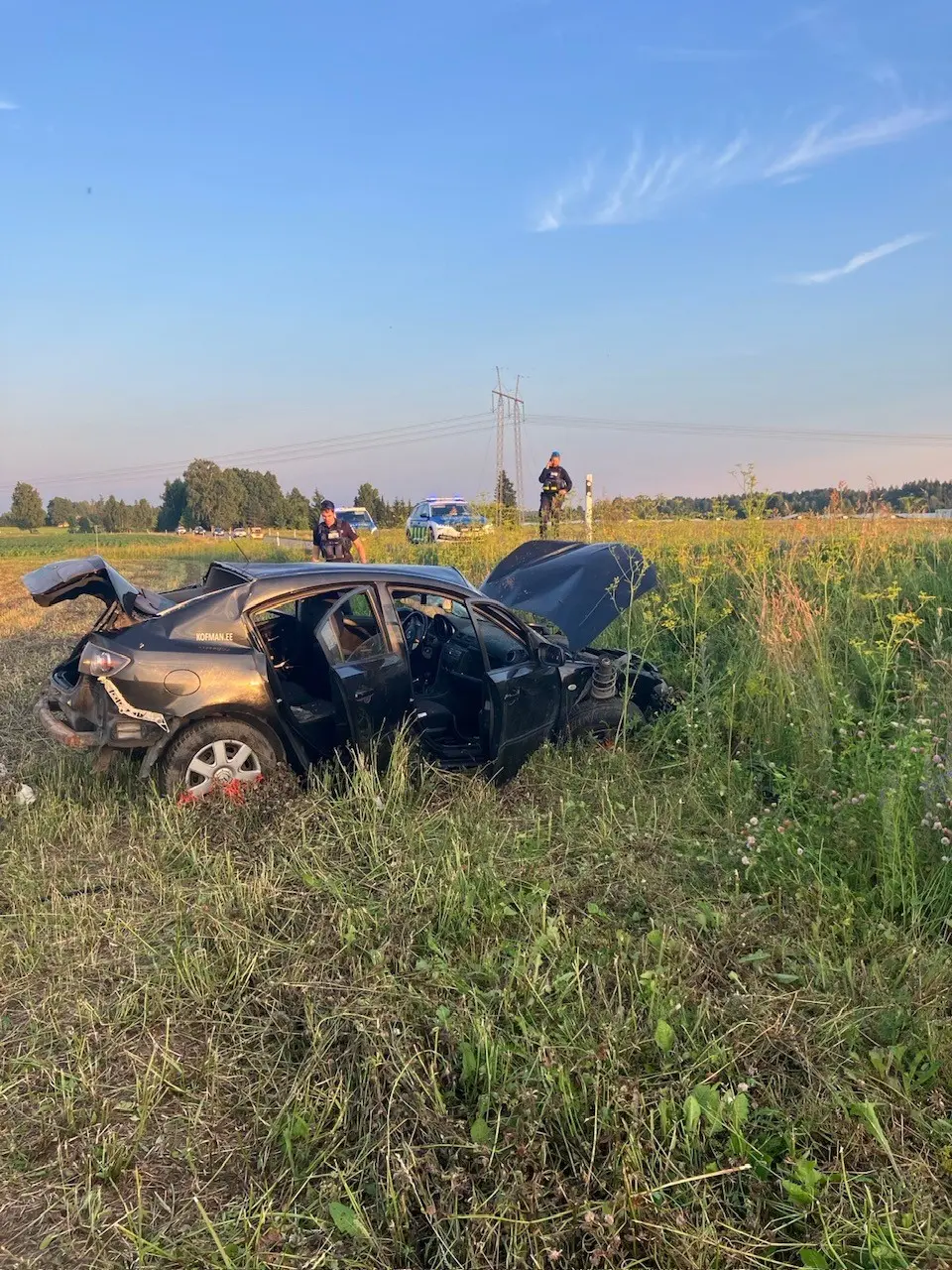 Raske liiklusõnnetus Lääne-Virumaal: teelt välja paiskunud autos hukkus inimene