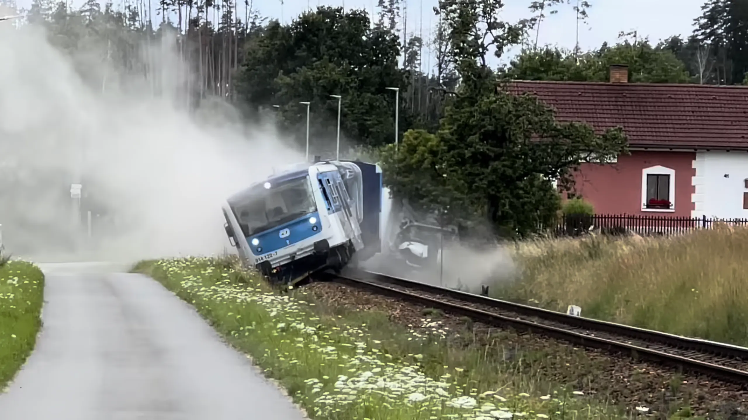 Video mitme kannatanuga rongiõnnetusest