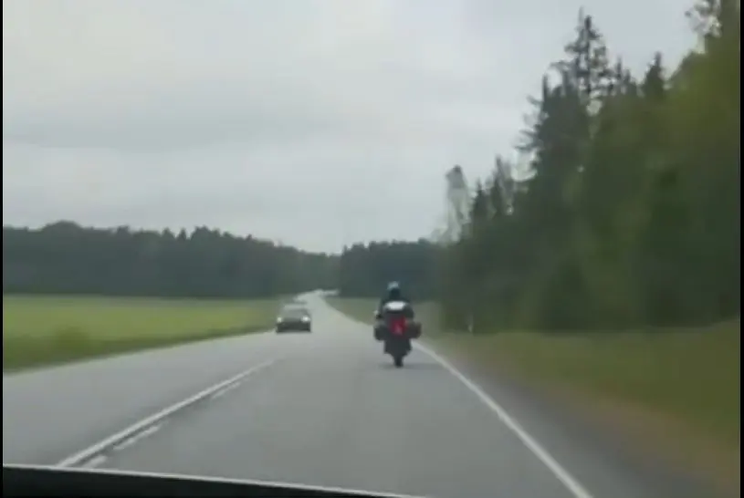 Kas suudaksid sellise kõrvalistujaga sõita?