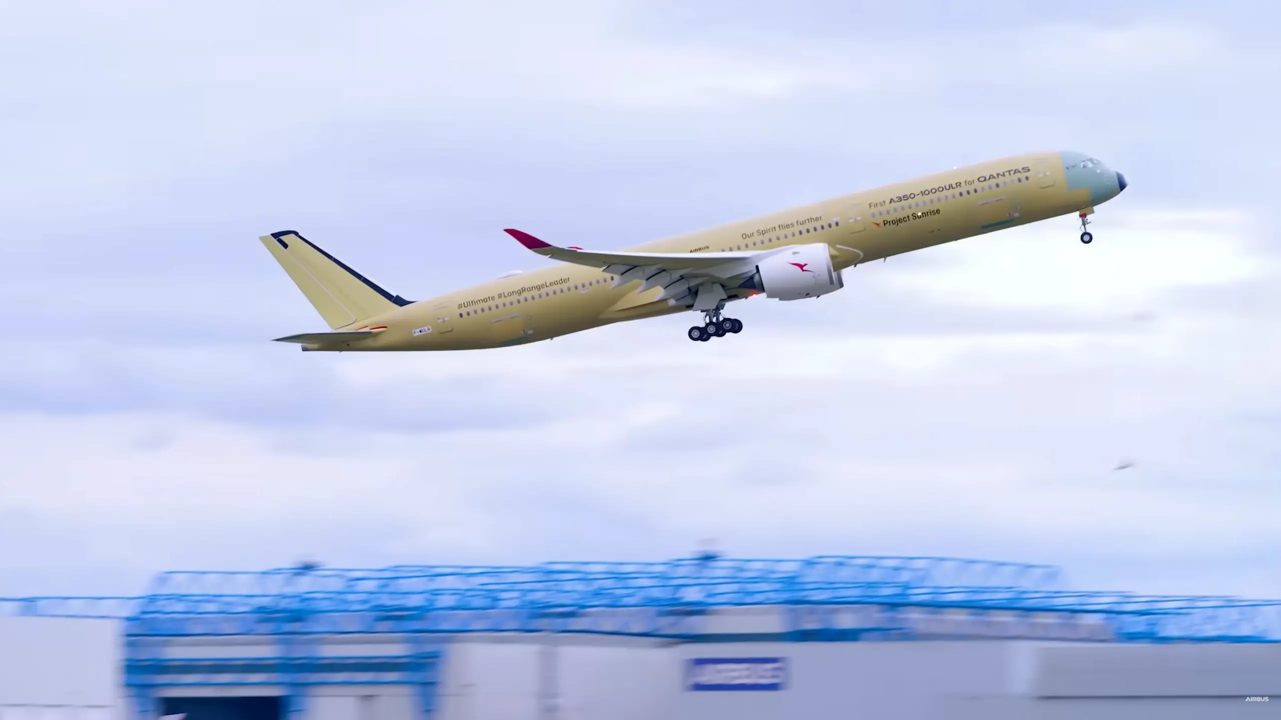 Airbus A350-1000ULR lendas üle 24 tunni