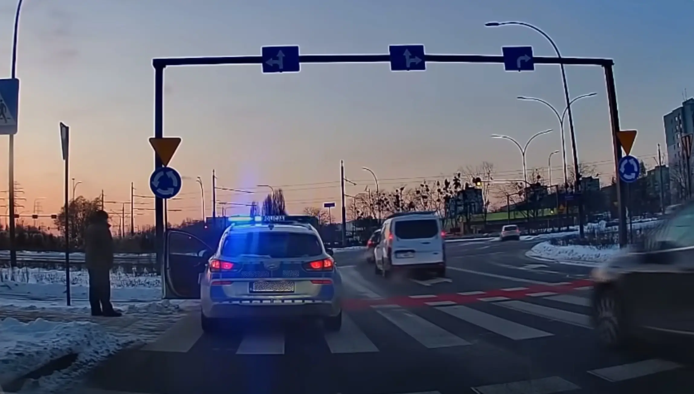Video | Politsei ajas ülekäigurajal jalakäija alla