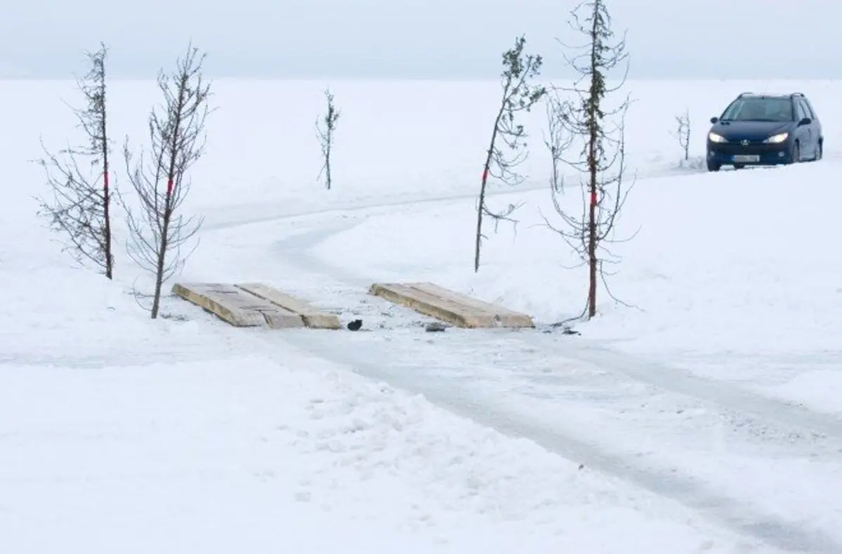 Hiiumaa–Saaremaa vaheline jäätee on sõiduautodele avatud