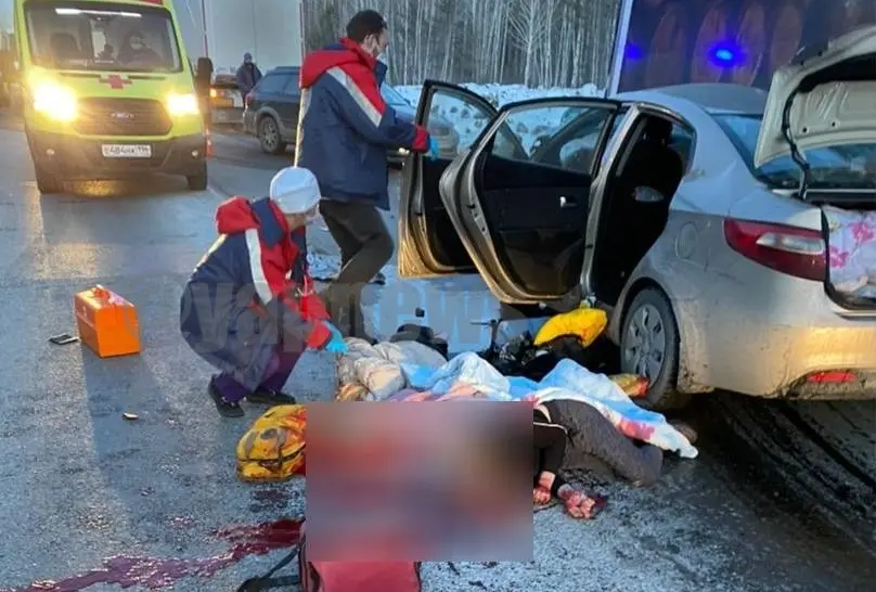 Ränk kokkupõrge veoautoga - viis surnut, neist kaks last