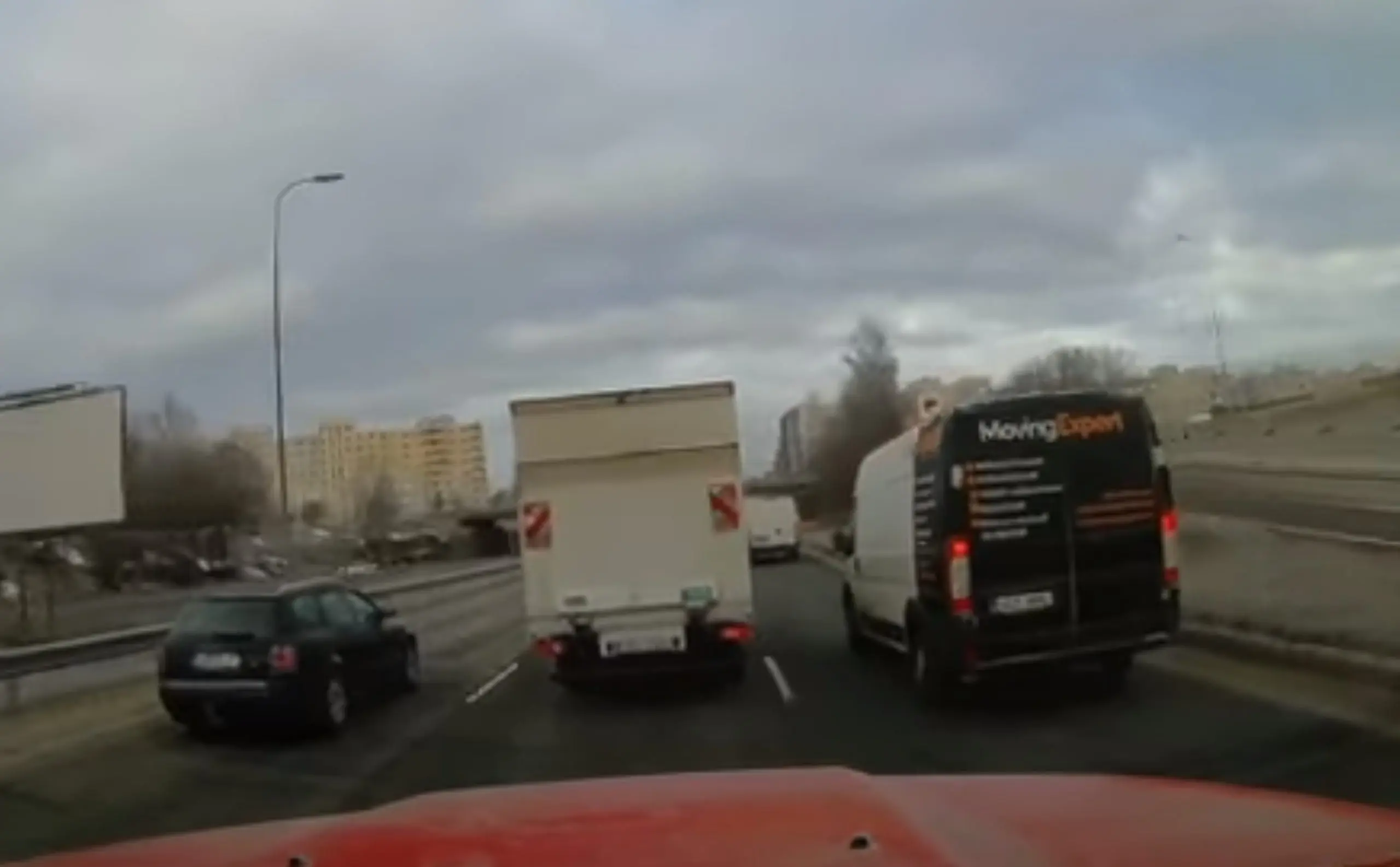 Pada sõimab katelt?