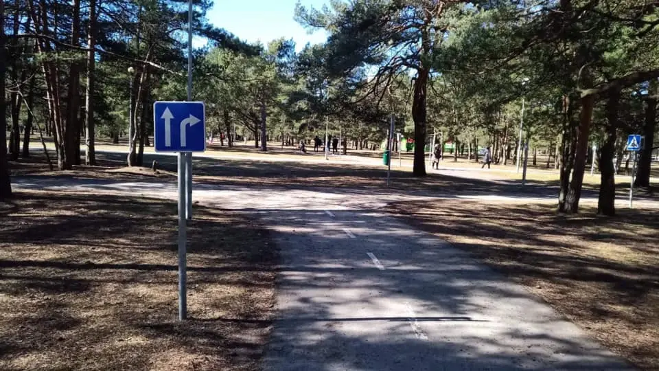 Õpetame lastele liiklemist Männi pargis!