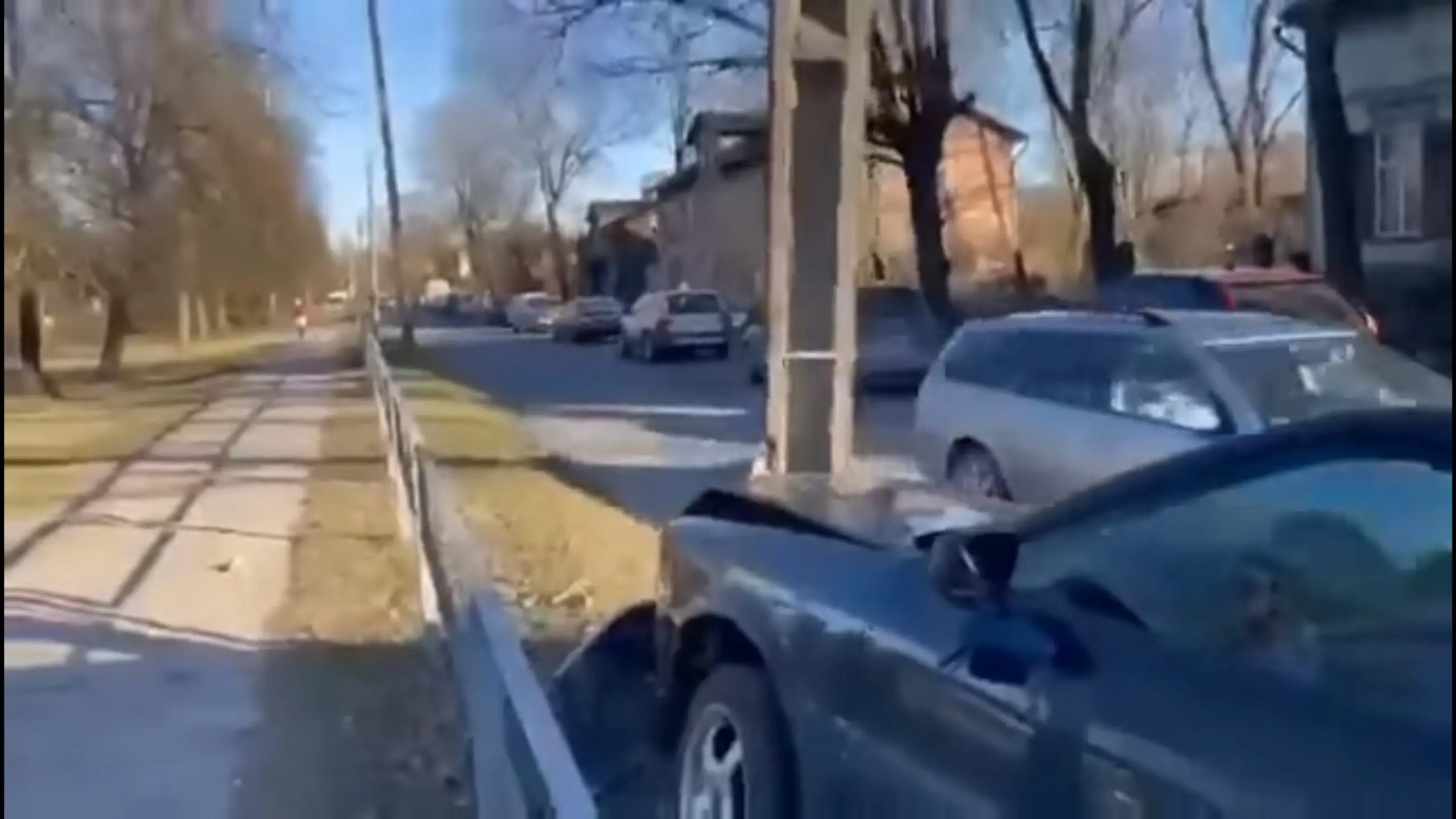 Juht oli nii purjus, et jäi pärast avariid autosse magama. Politseinikud saabusid peagi tema und segama
