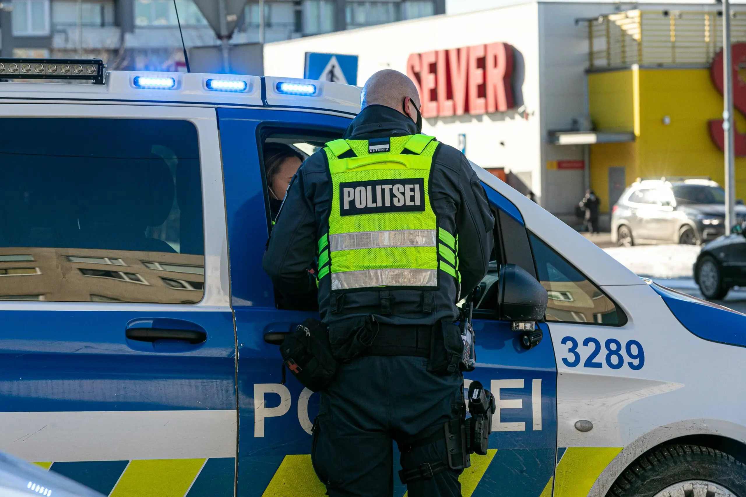 Roolijoodiku kinnipidamise käigus sai politseinik vigastada