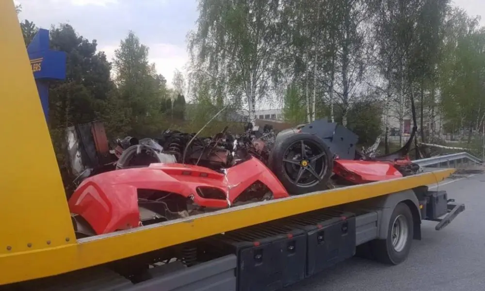 Läti suunamudija sõitis surnuks enda ja oma naise