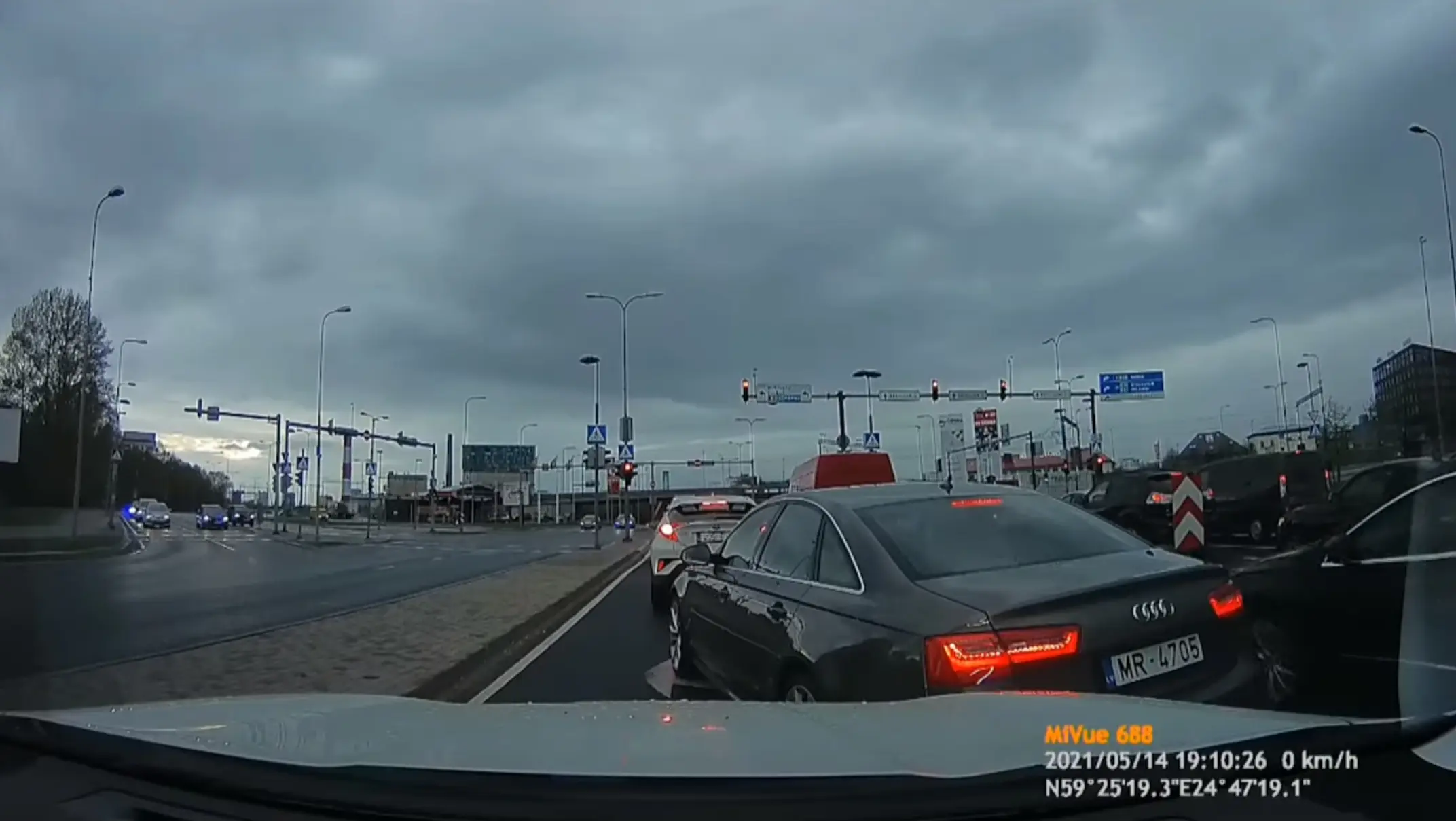Vaeseke on kodust nii kaugele sattudes liikluses käitumise vist täiesti ära unustanud