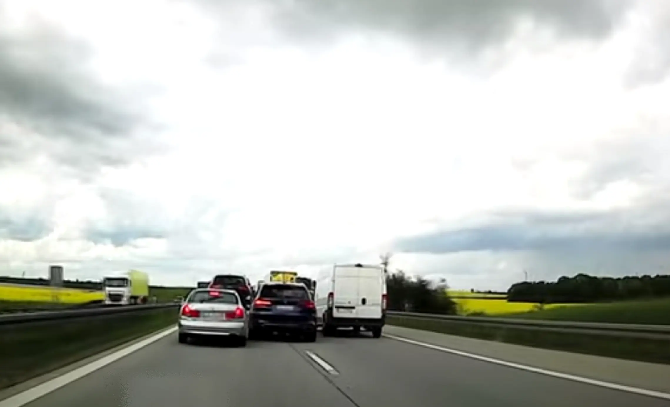BMW maasturi juht trügib ülbelt vahele