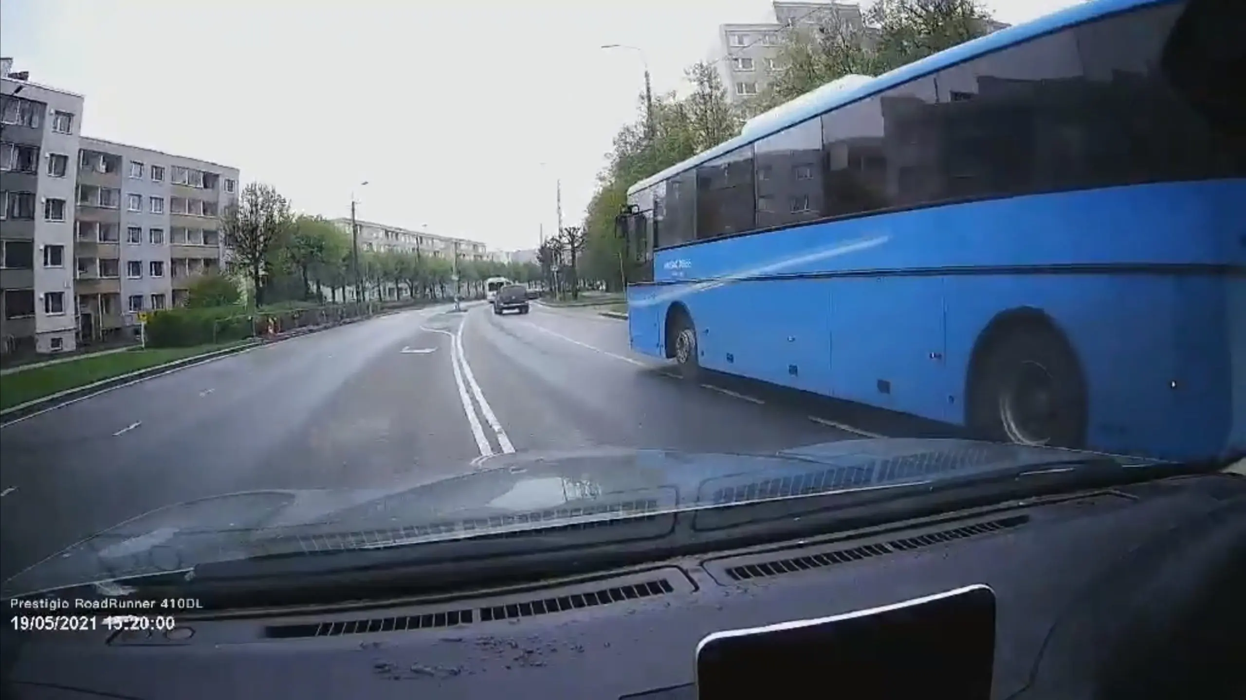Kiirendusvõistlus Õismäel: buss, kastikas ja kaameraga auto