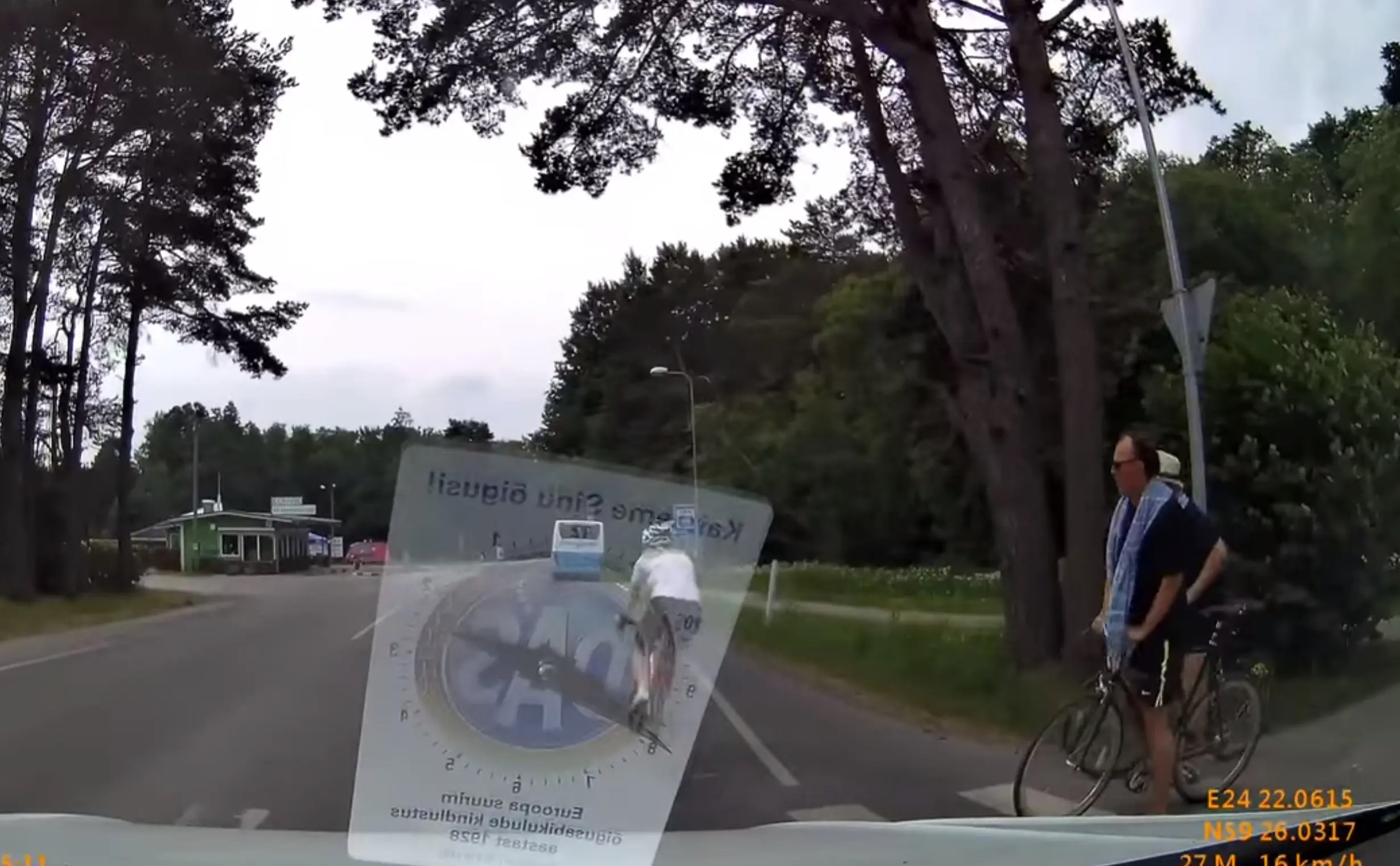 Siin võinuks mitmed inimesed kõvasti haiget saada. Aga kes jäänuks selles avariis süüdlaseks?