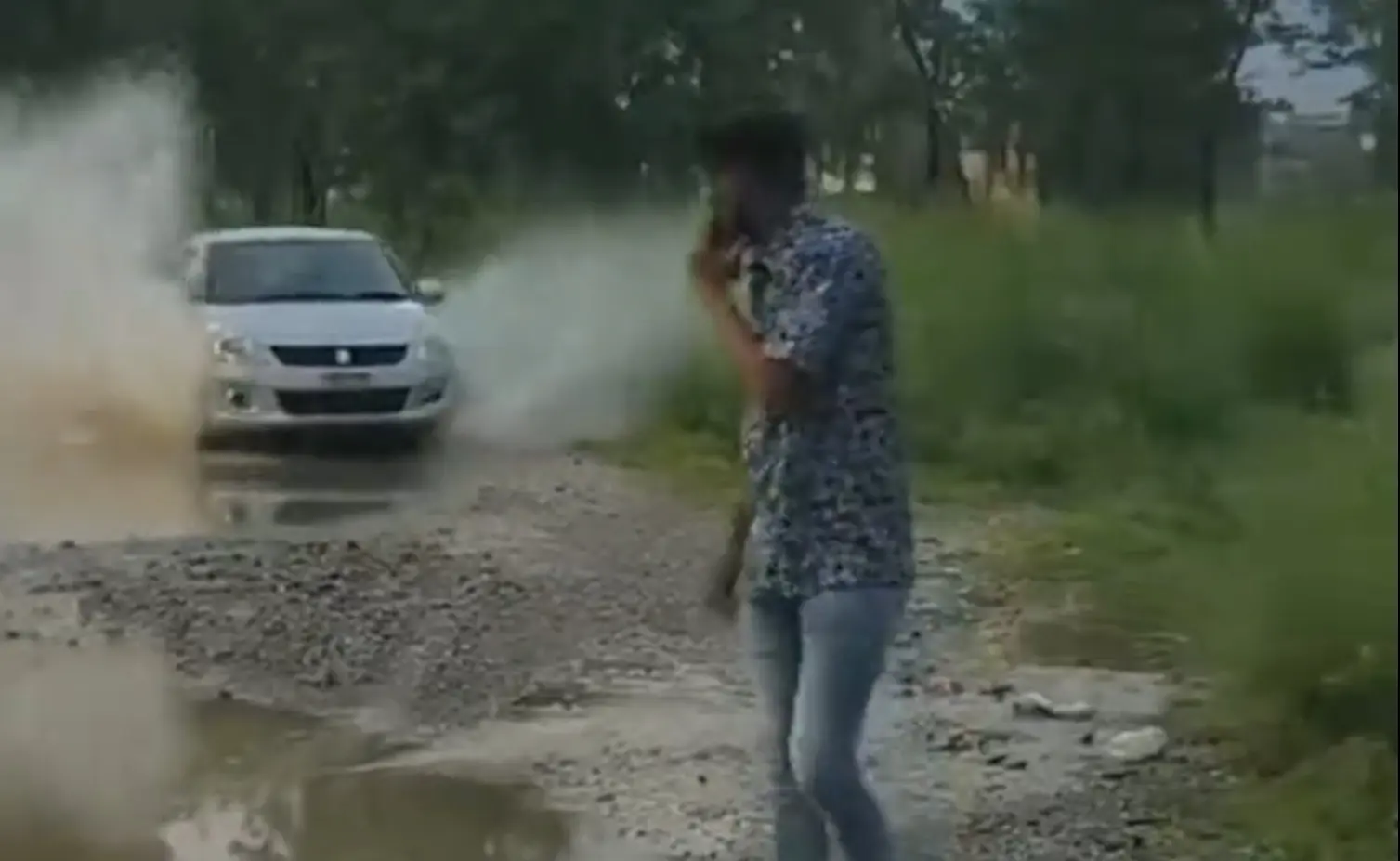 Kui näed, et möödasõitev auto pritsib sind kohe täis, siis tee nii!